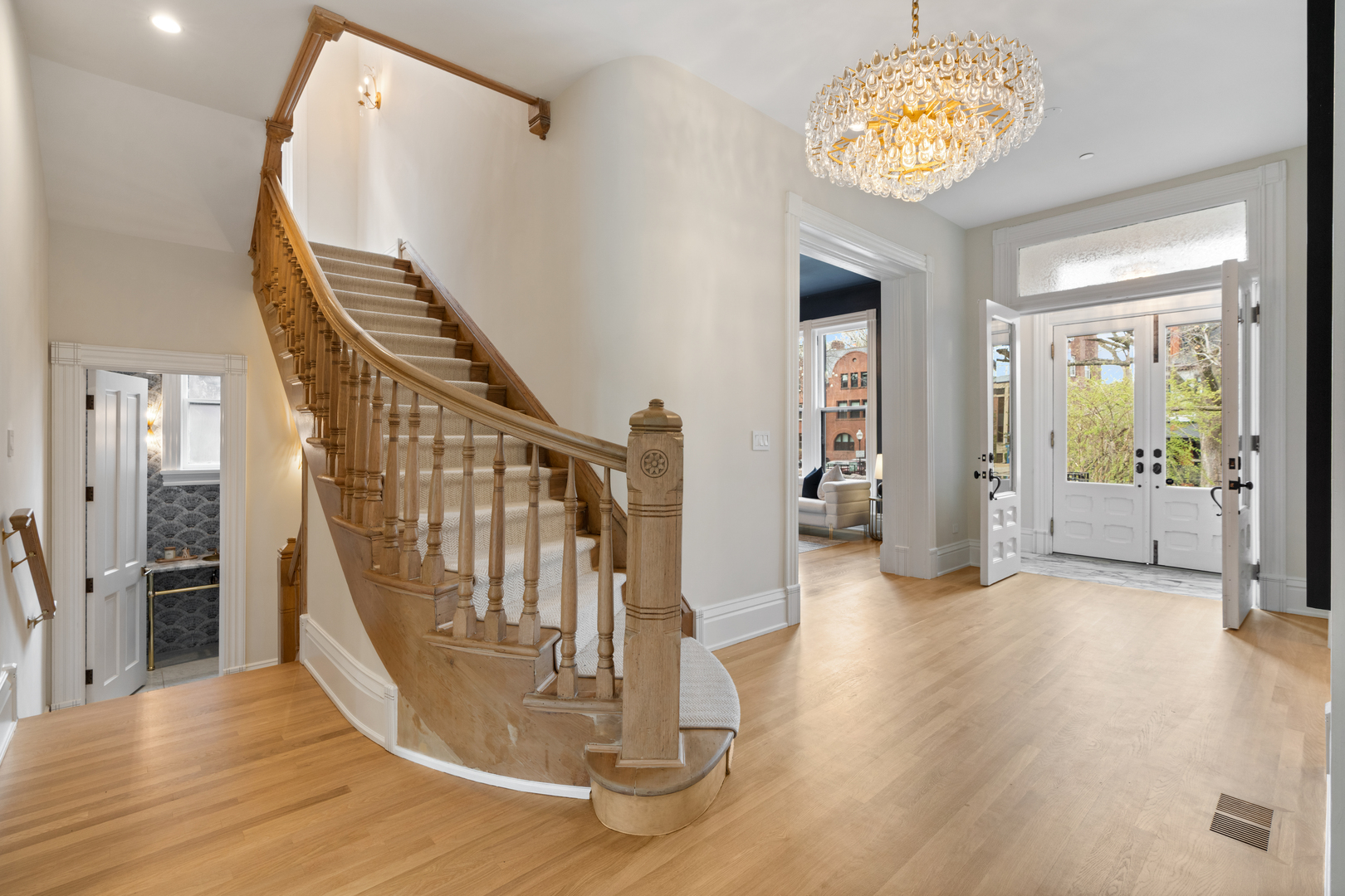 835 W Chalmers Place