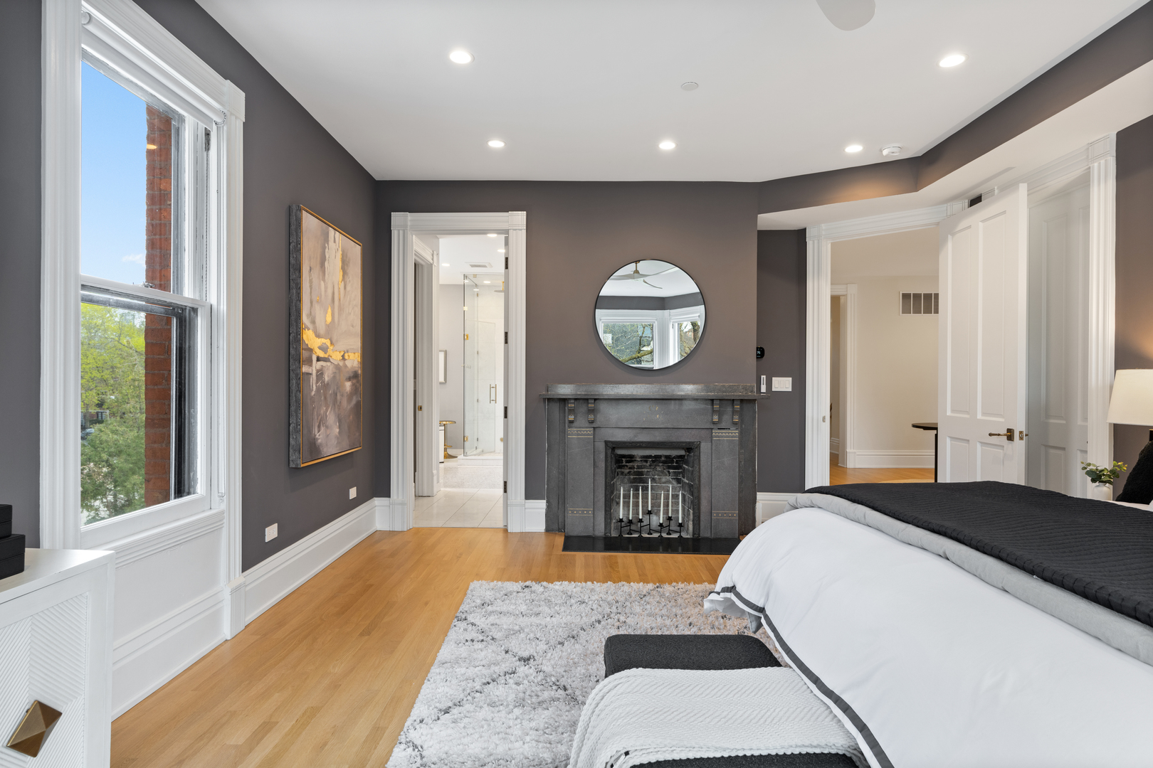 835 W Chalmers Place