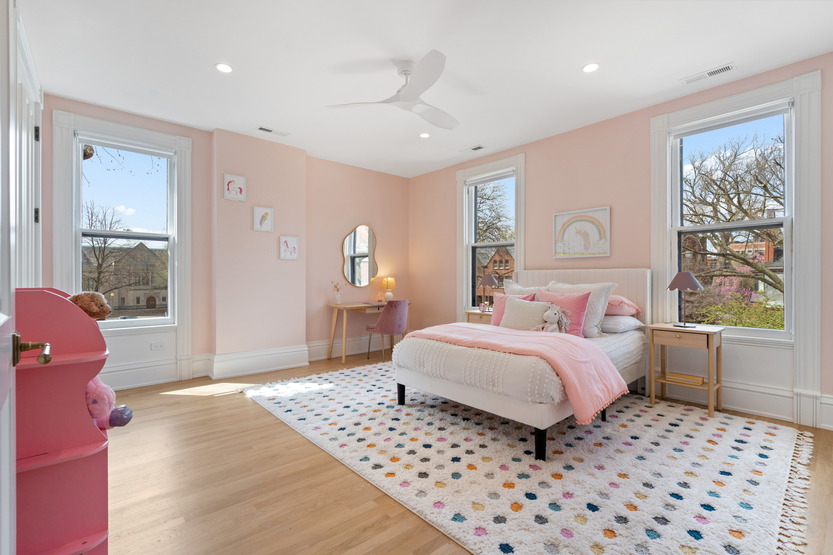 835 W Chalmers Place