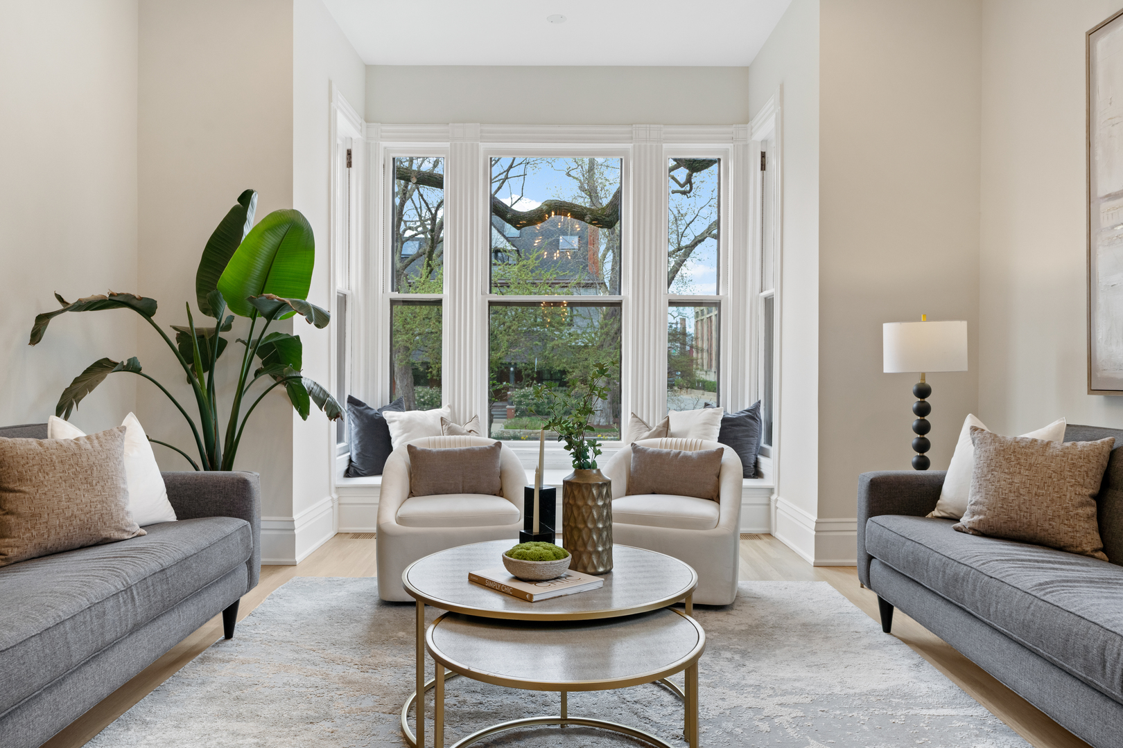 835 W Chalmers Place