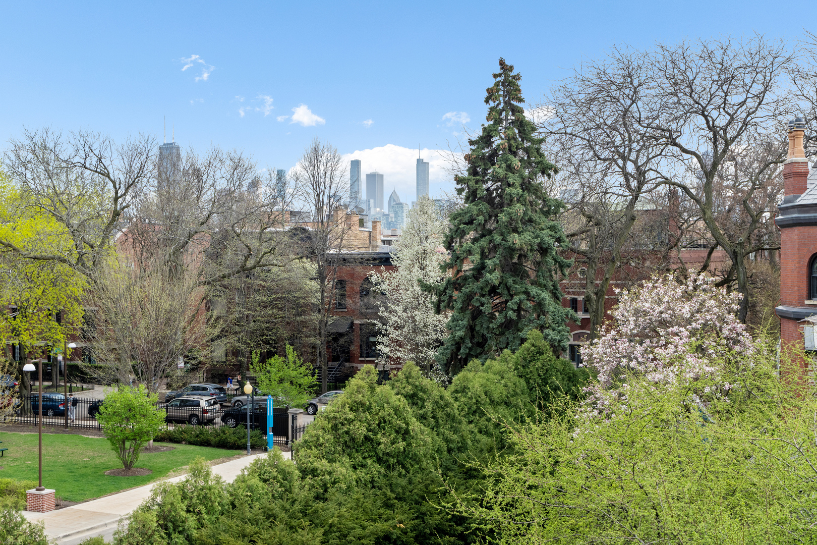 835 W Chalmers Place