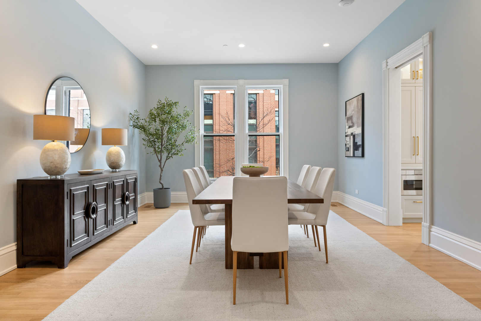 835 W Chalmers Place