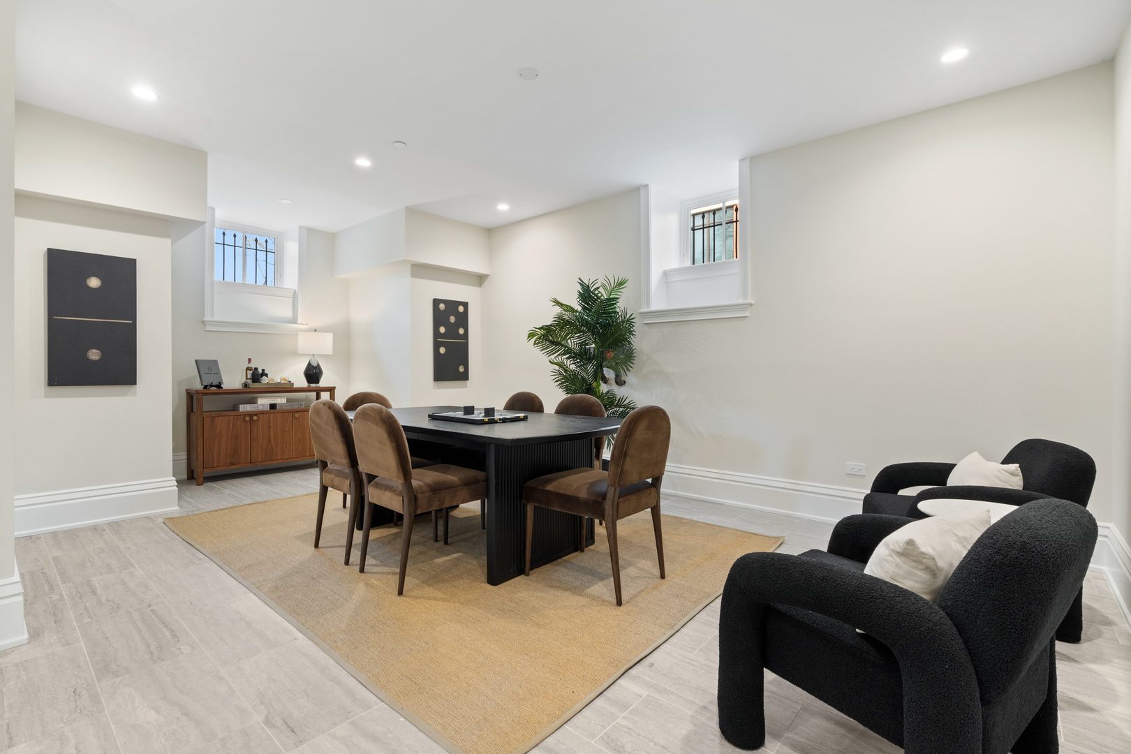 835 W Chalmers Place