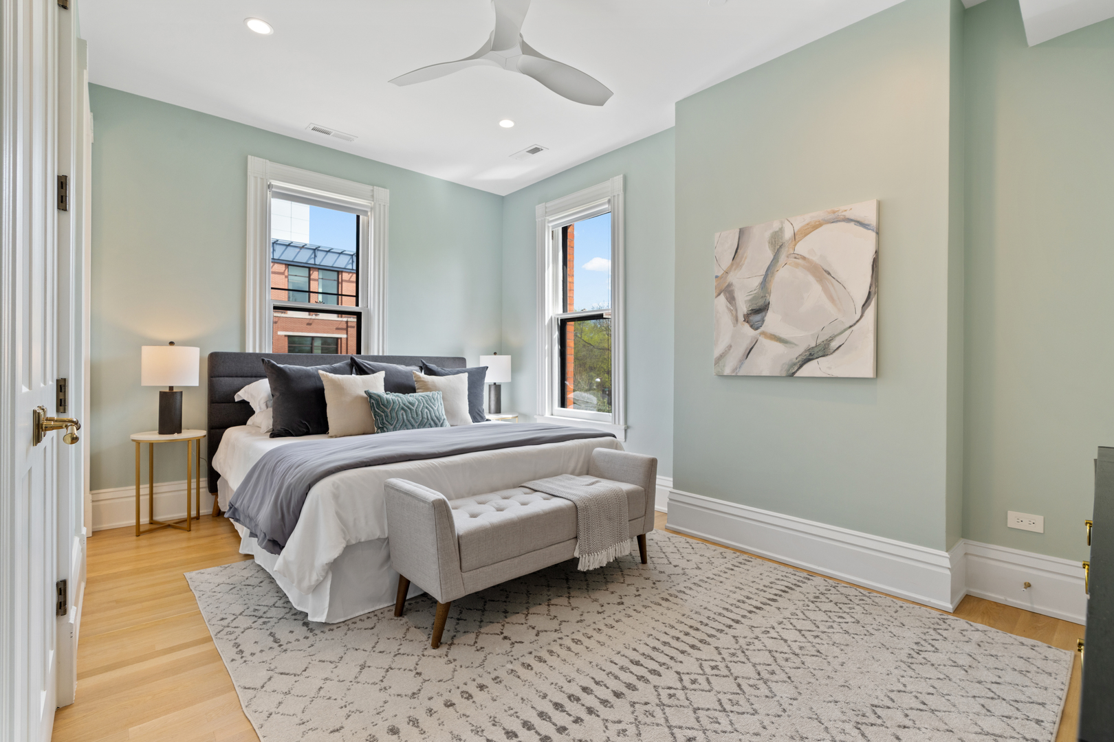 835 W Chalmers Place