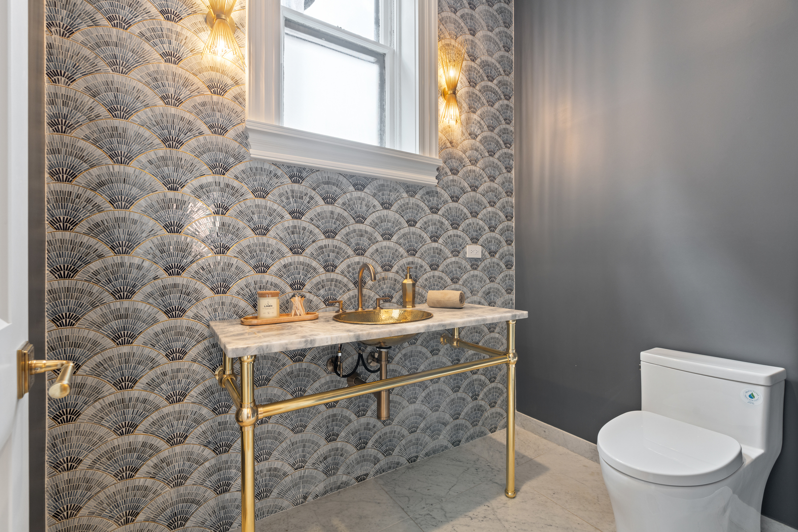 835 W Chalmers Place