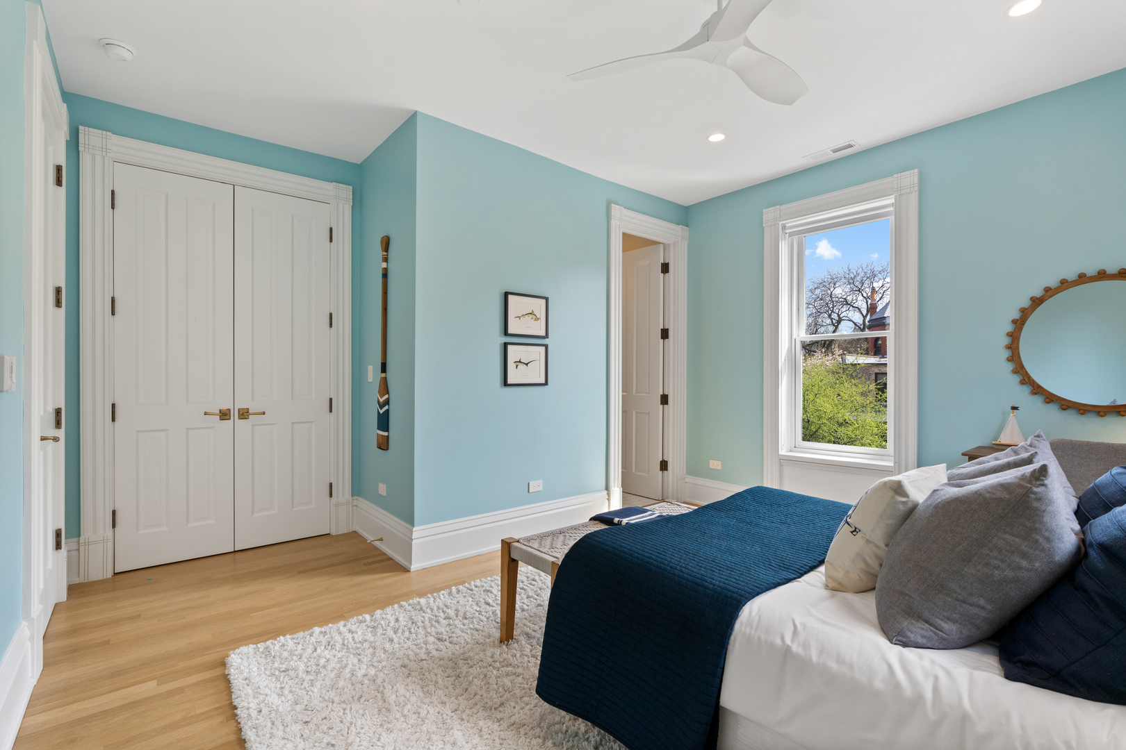 835 W Chalmers Place