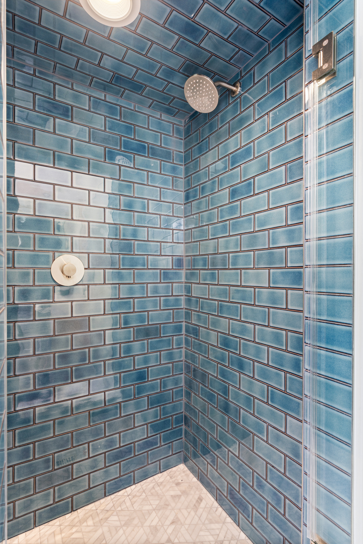 835 W Chalmers Place