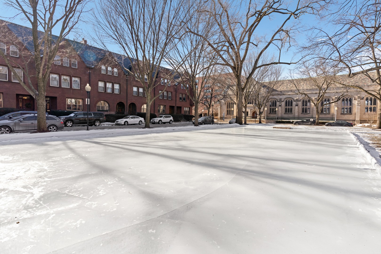 835 W Chalmers Place