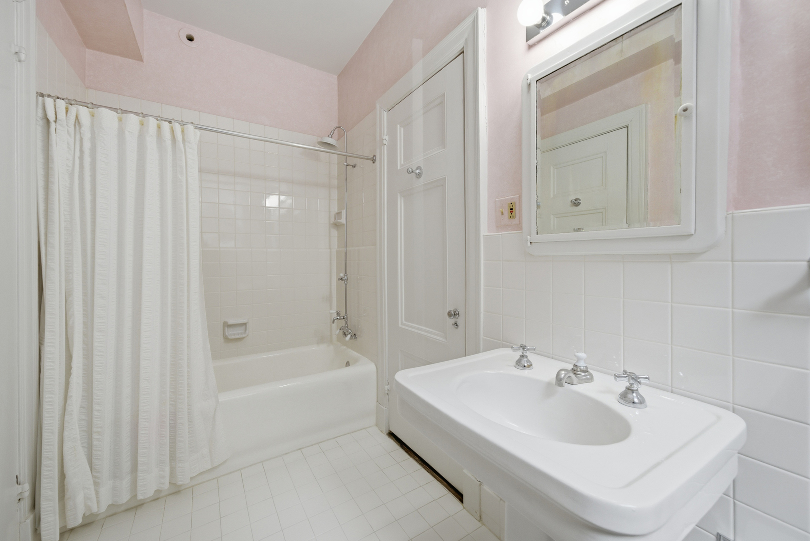 232 E Walton Place Unit: 3E