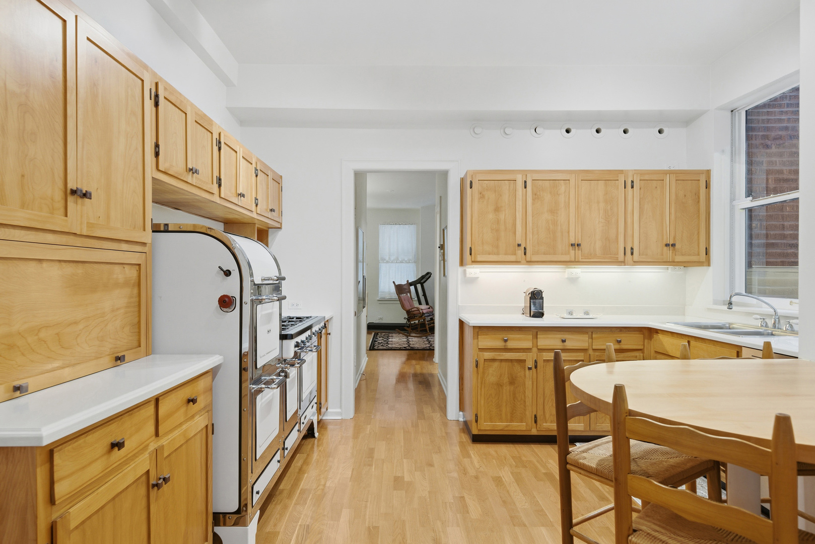 232 E Walton Place Unit: 3E
