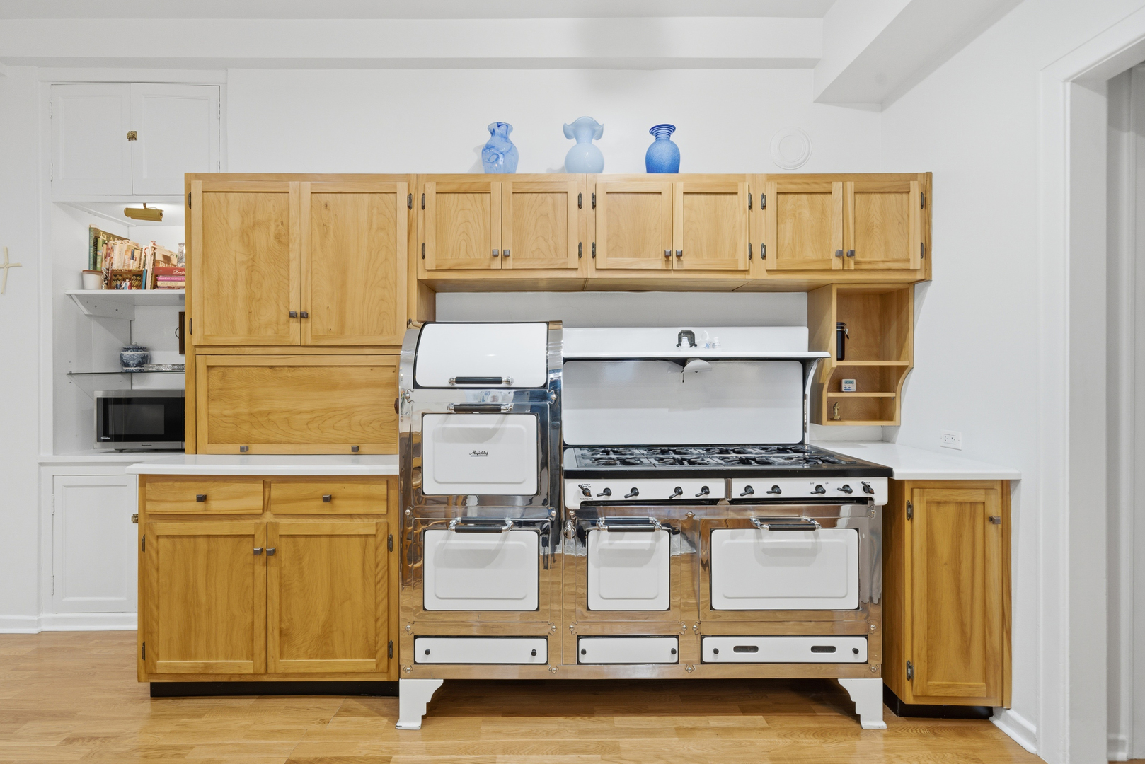 232 E Walton Place Unit: 3E