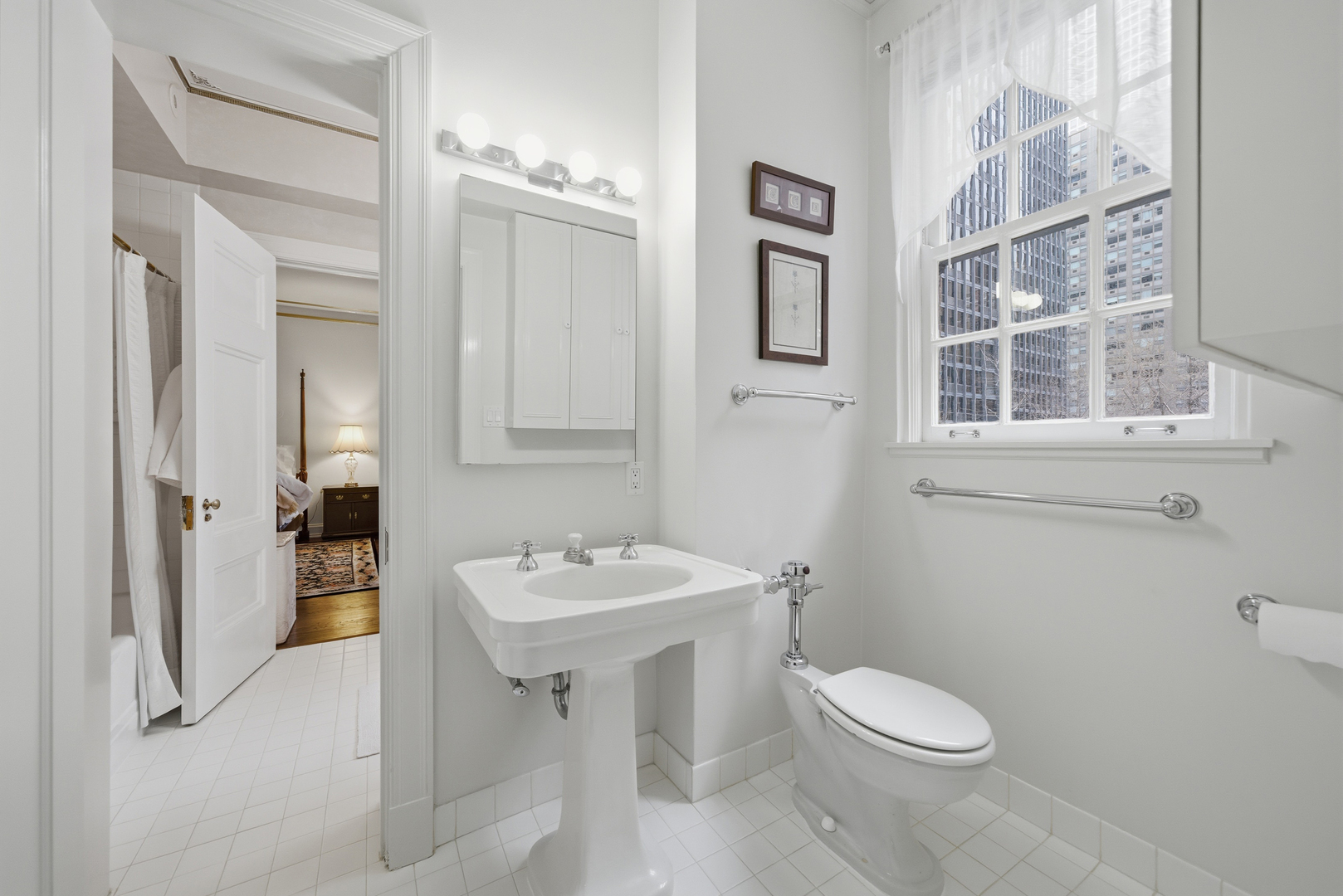 232 E Walton Place Unit: 3E
