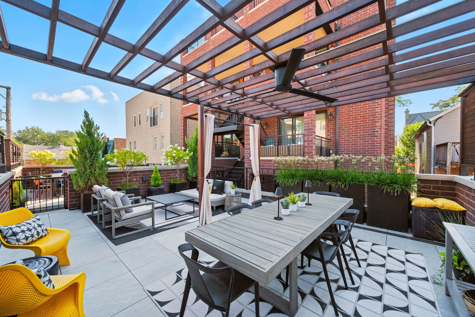 1733 N Mohawk Street Unit: 1N