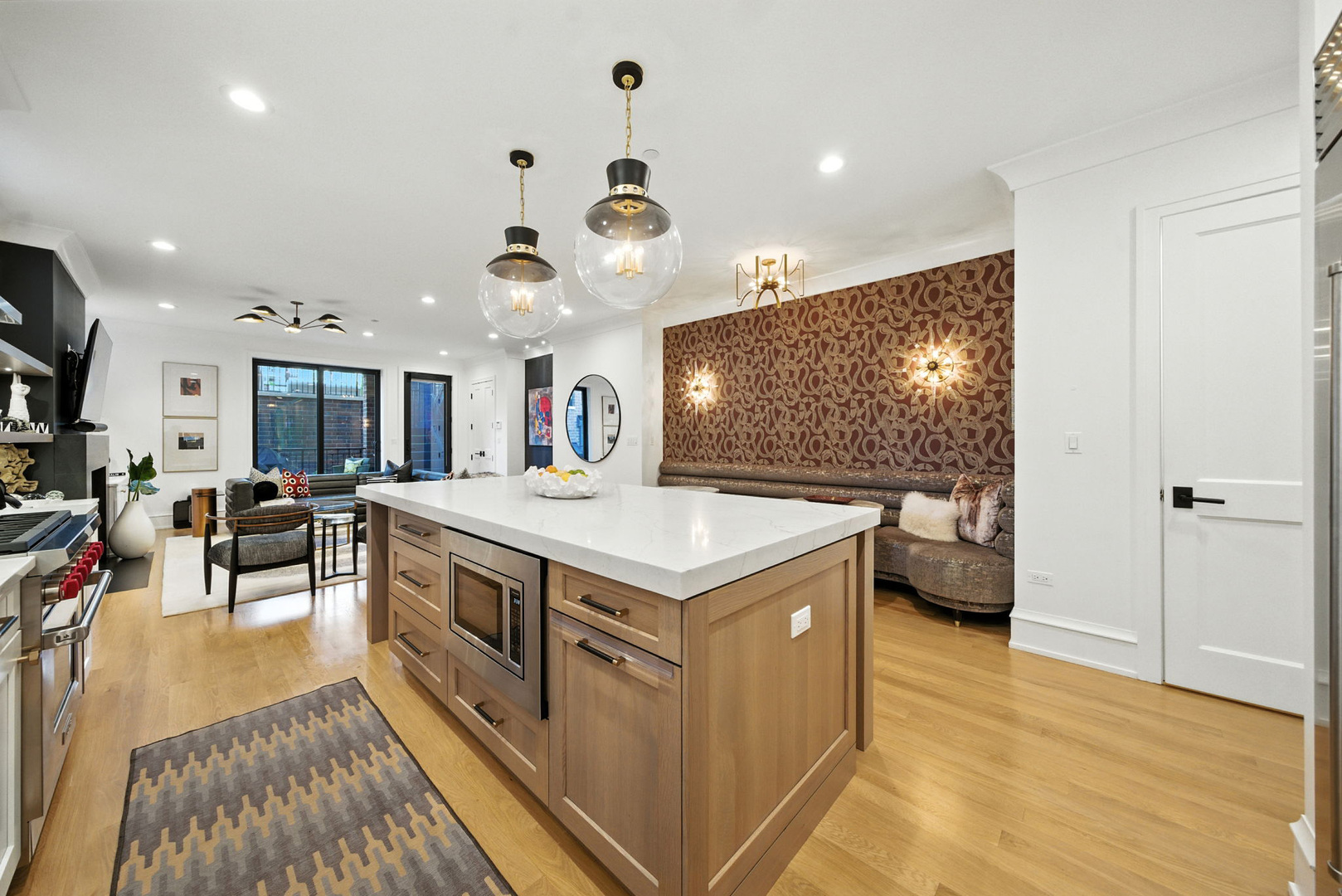 1733 N Mohawk Street Unit: 1N