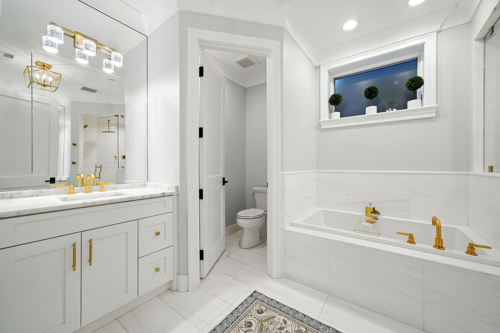 1733 N Mohawk Street Unit: 1N