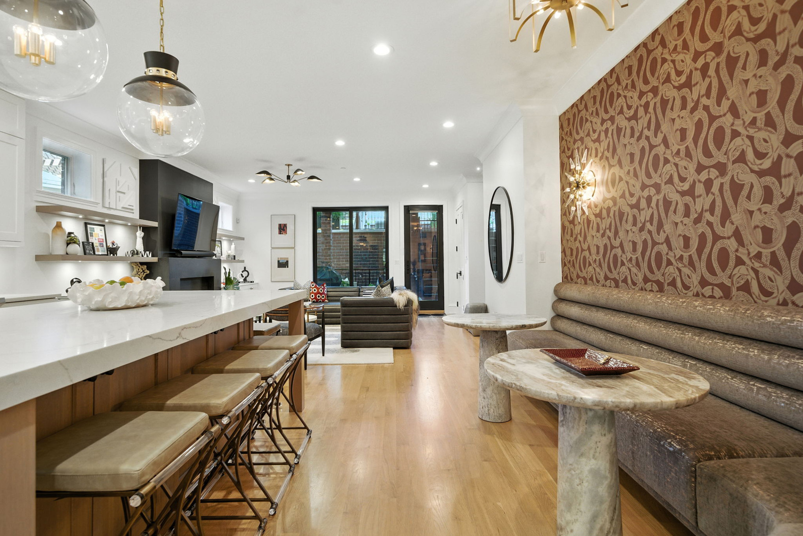 1733 N Mohawk Street Unit: 1N