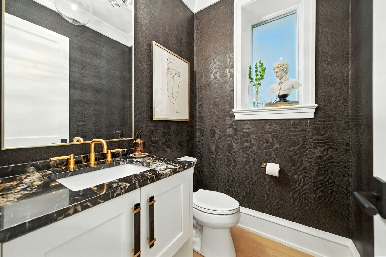 1733 N Mohawk Street Unit: 1N