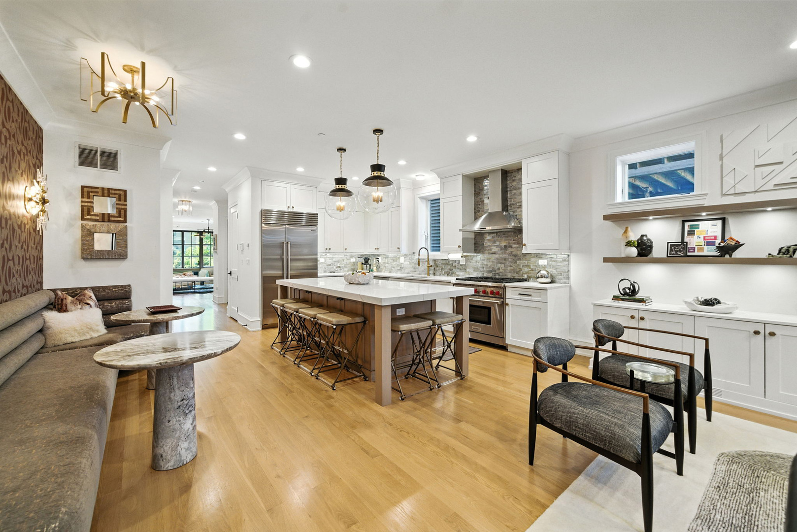 1733 N Mohawk Street Unit: 1N