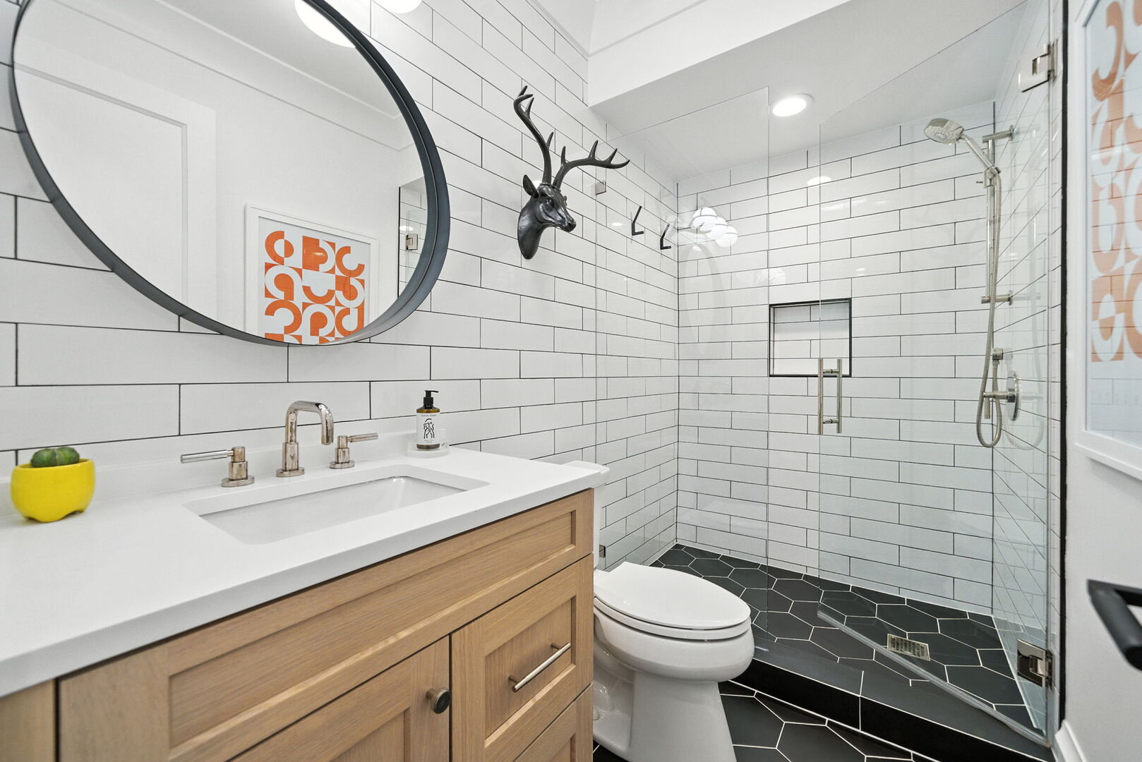 1733 N Mohawk Street Unit: 1N