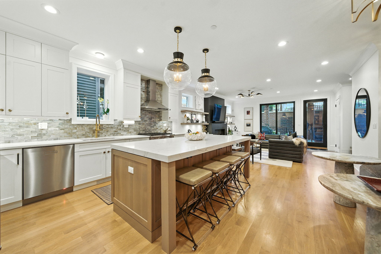 1733 N Mohawk Street Unit: 1N