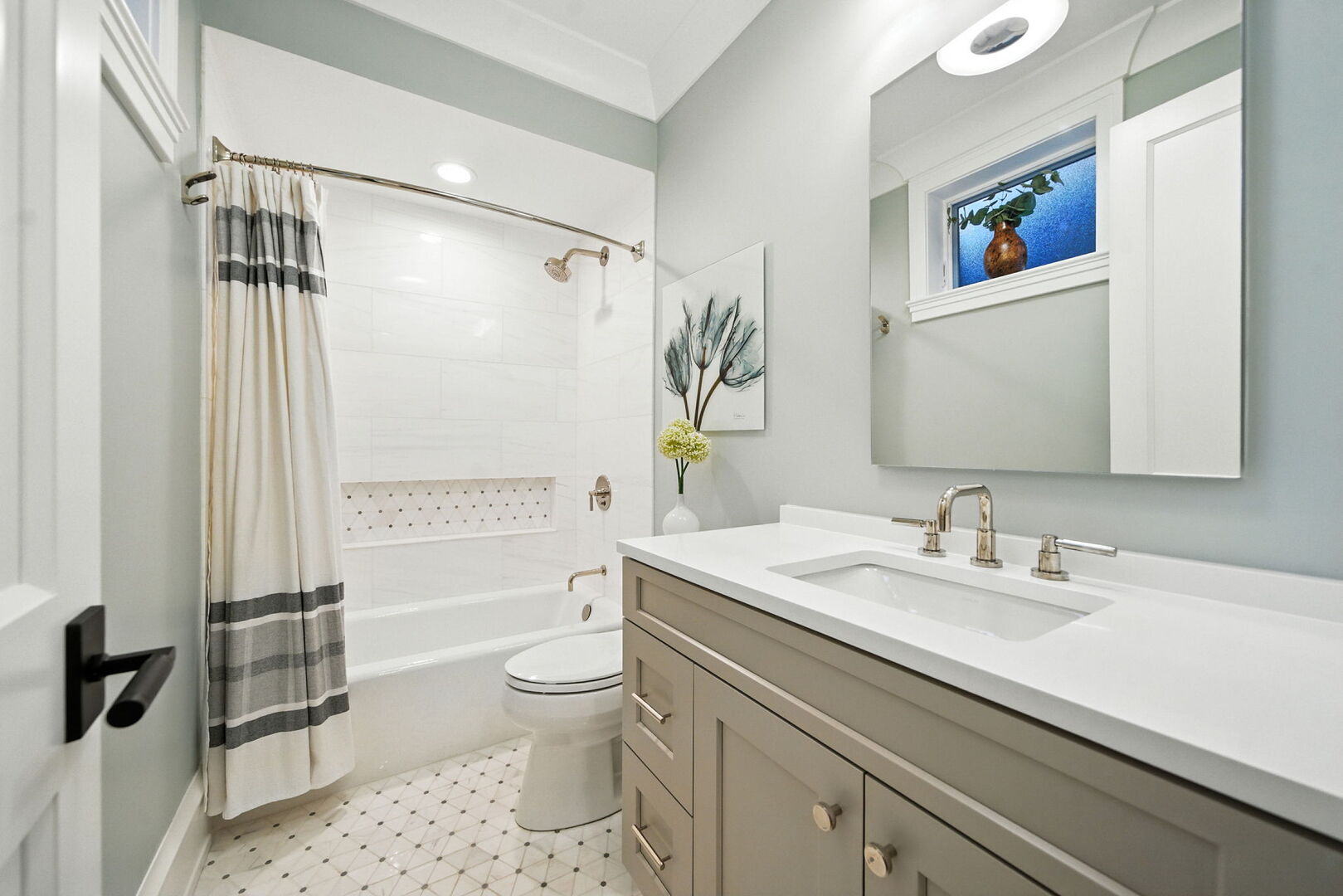 1733 N Mohawk Street Unit: 1N