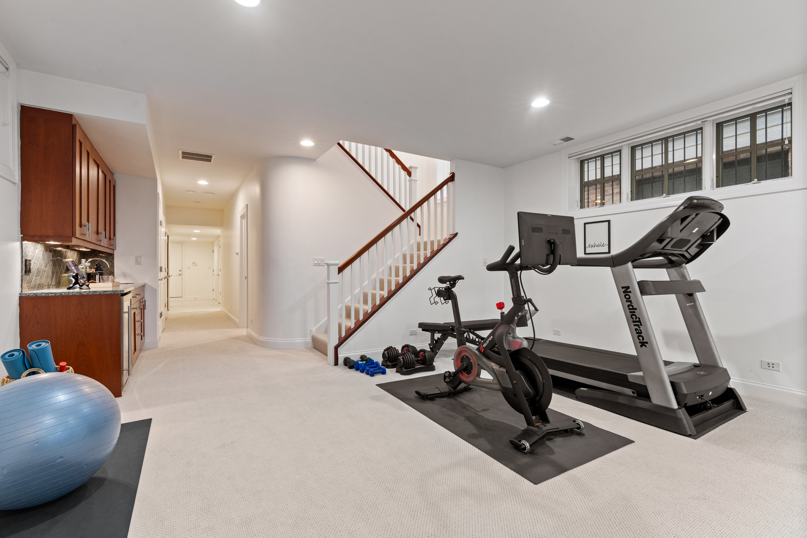 1243 W Nelson Street