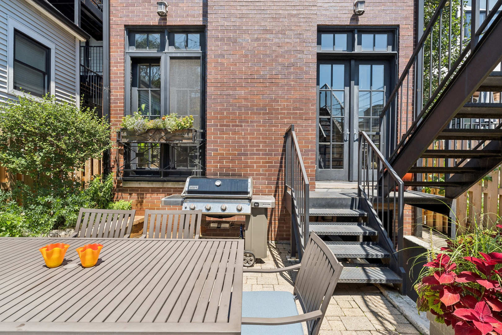 1243 W Nelson Street