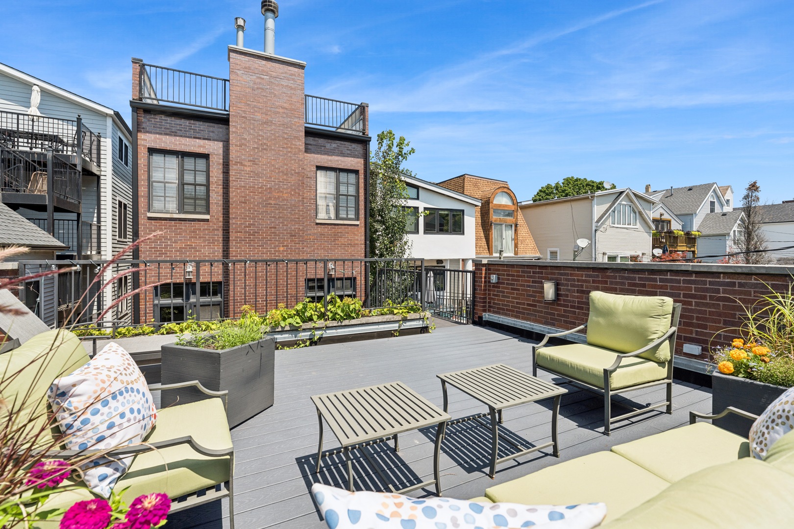 1243 W Nelson Street