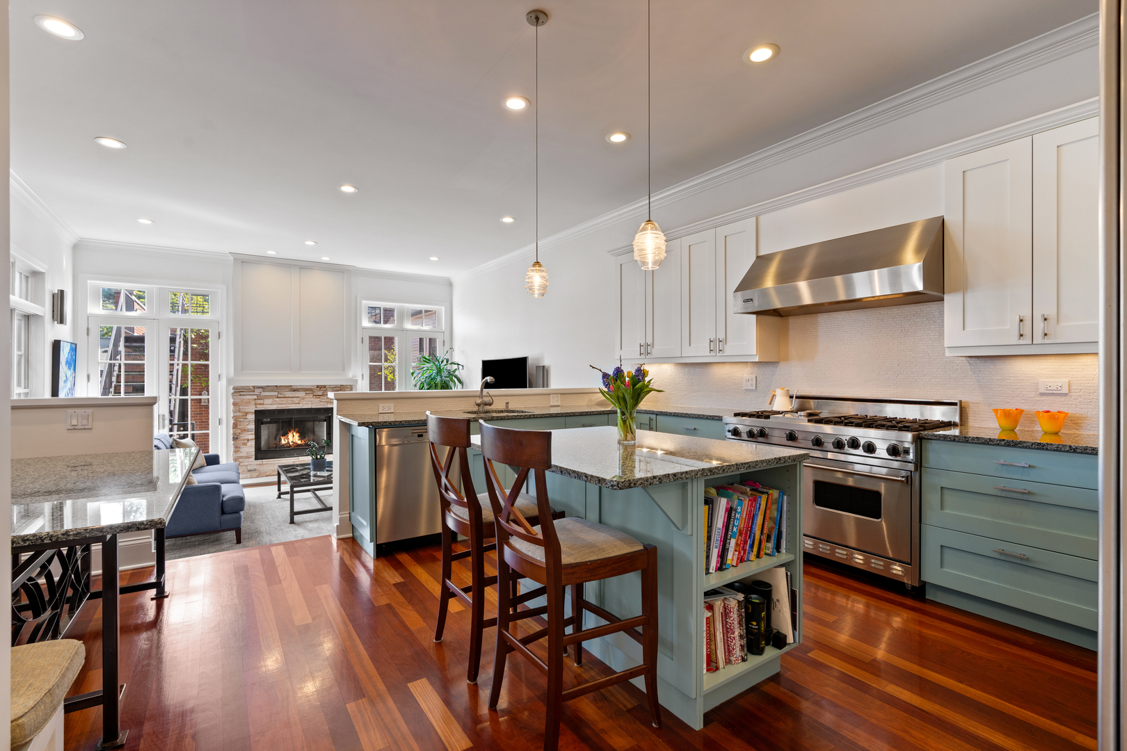 1243 W Nelson Street