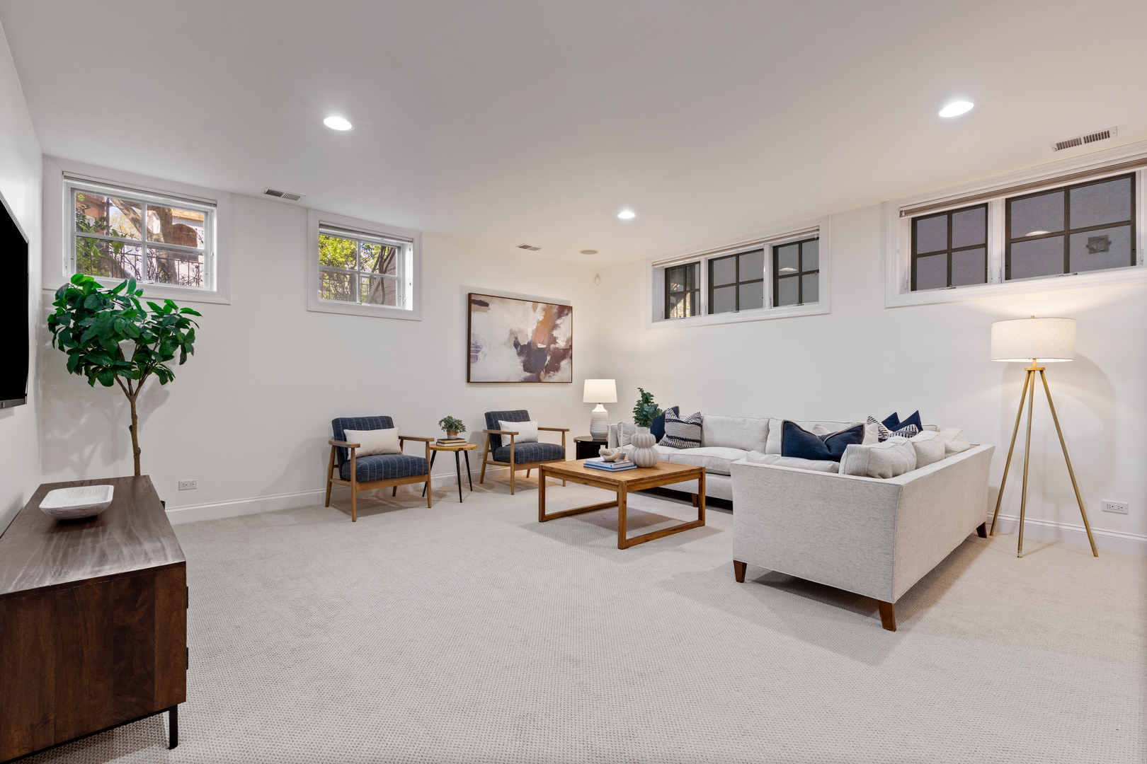 1243 W Nelson Street