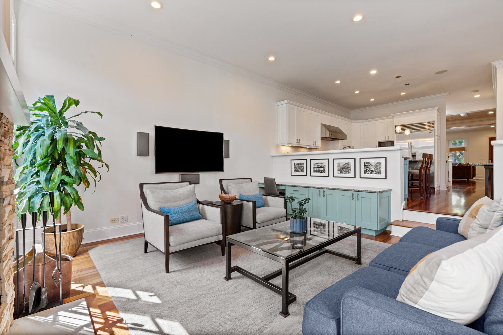 1243 W Nelson Street