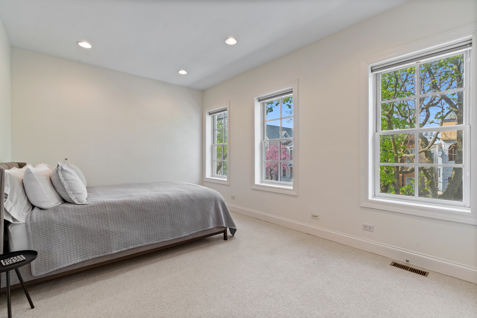 1243 W Nelson Street