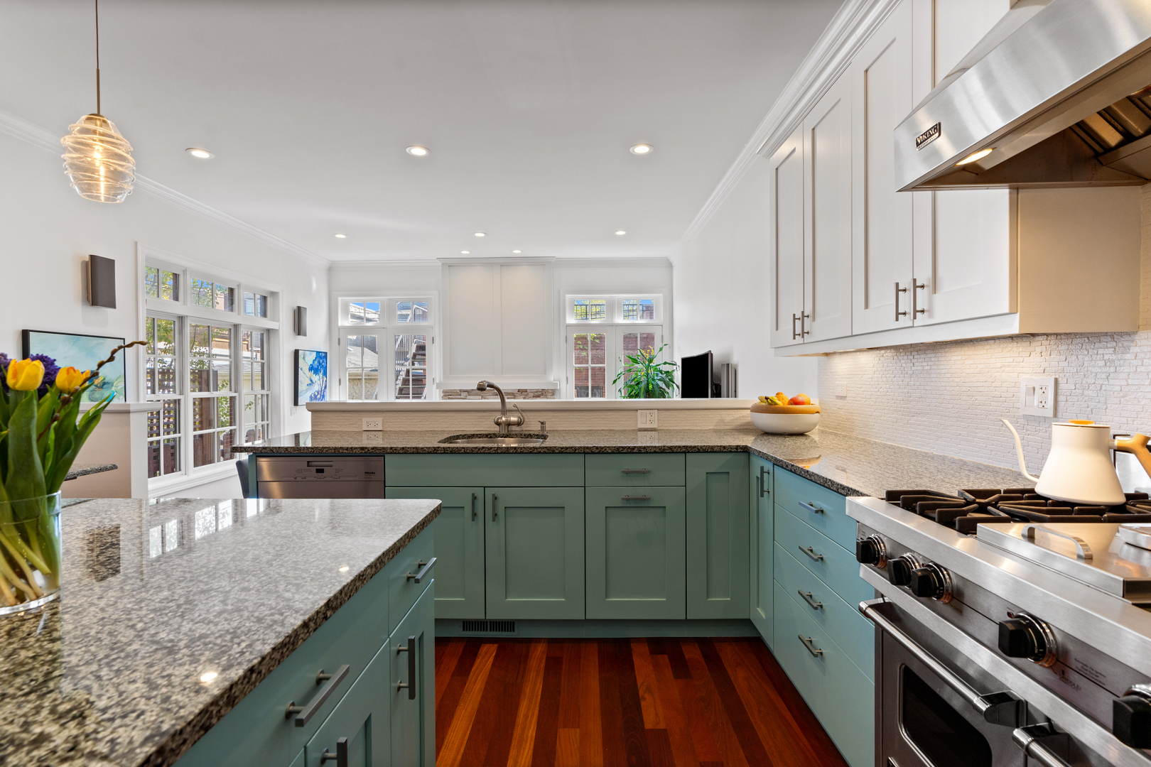 1243 W Nelson Street