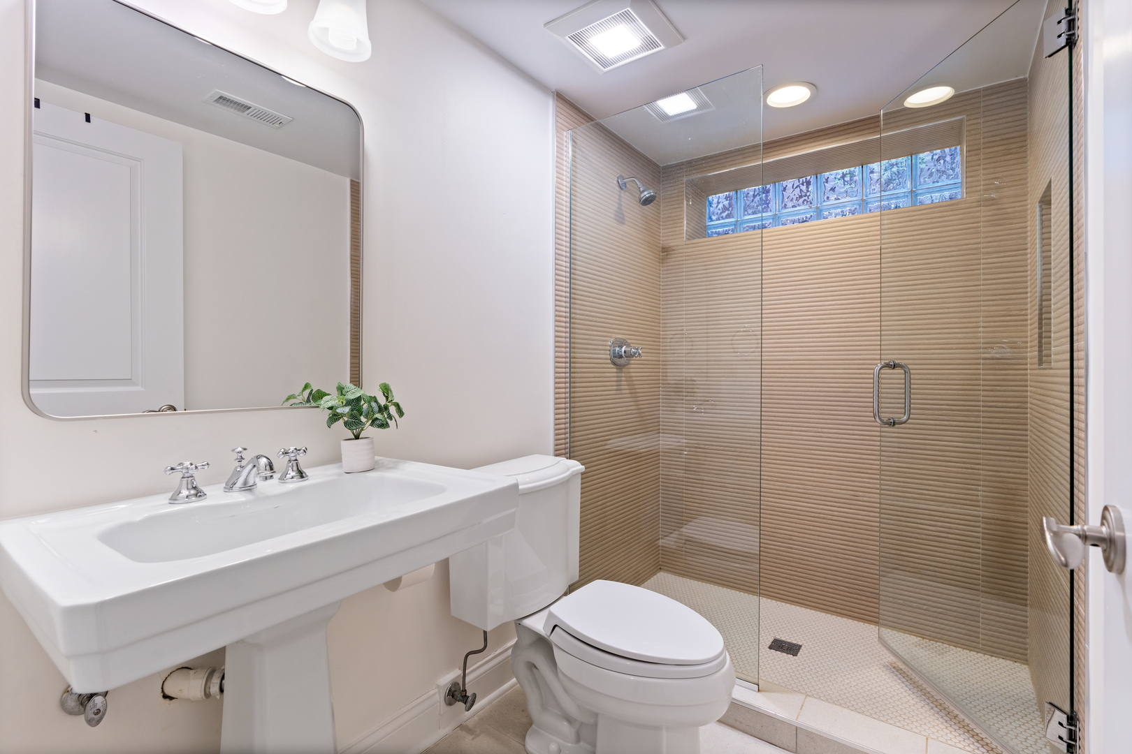 1243 W Nelson Street