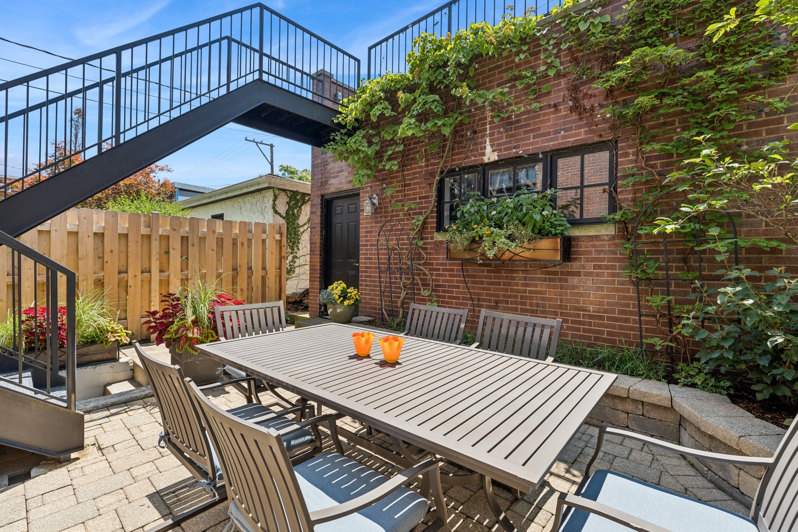 1243 W Nelson Street