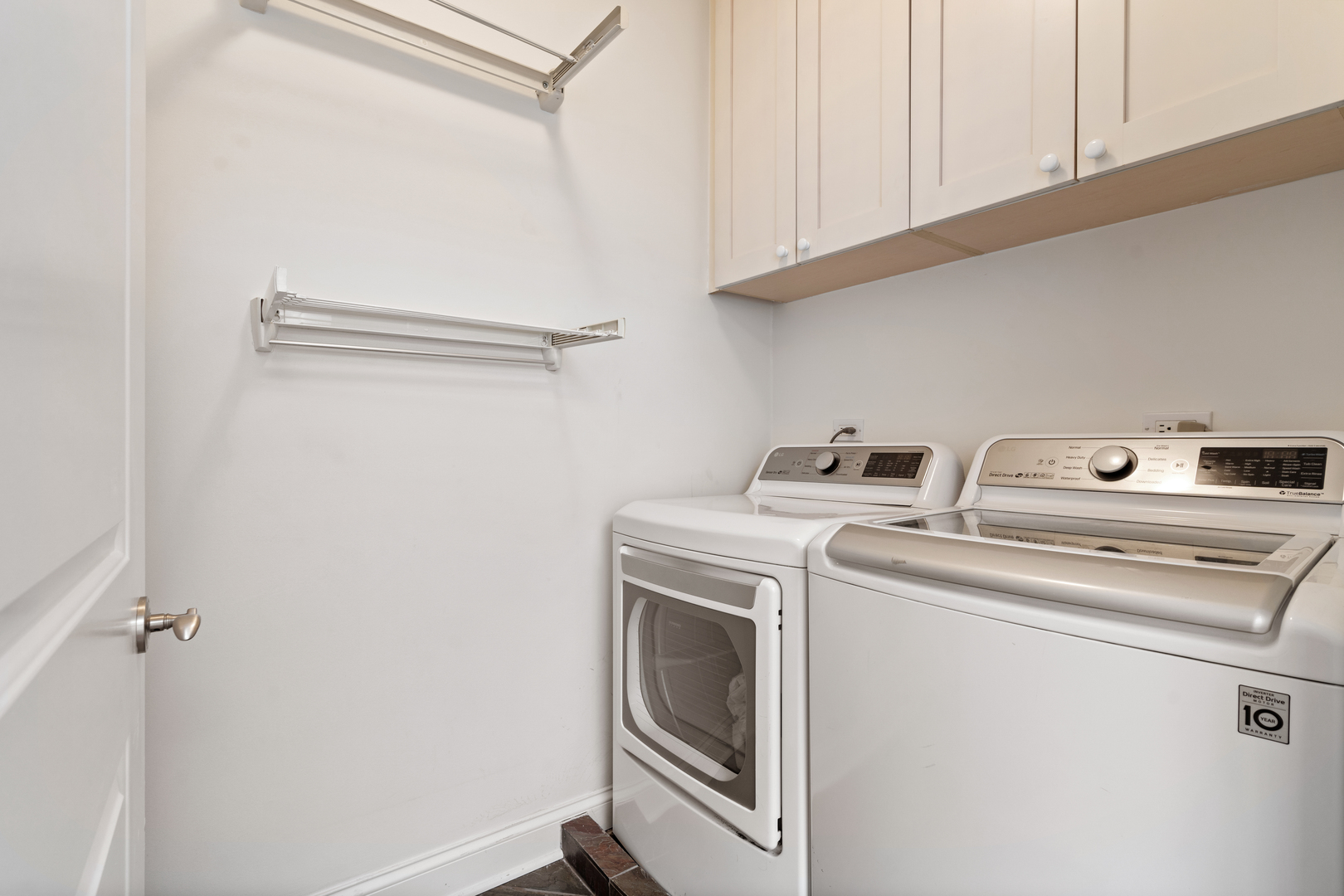 1243 W Nelson Street