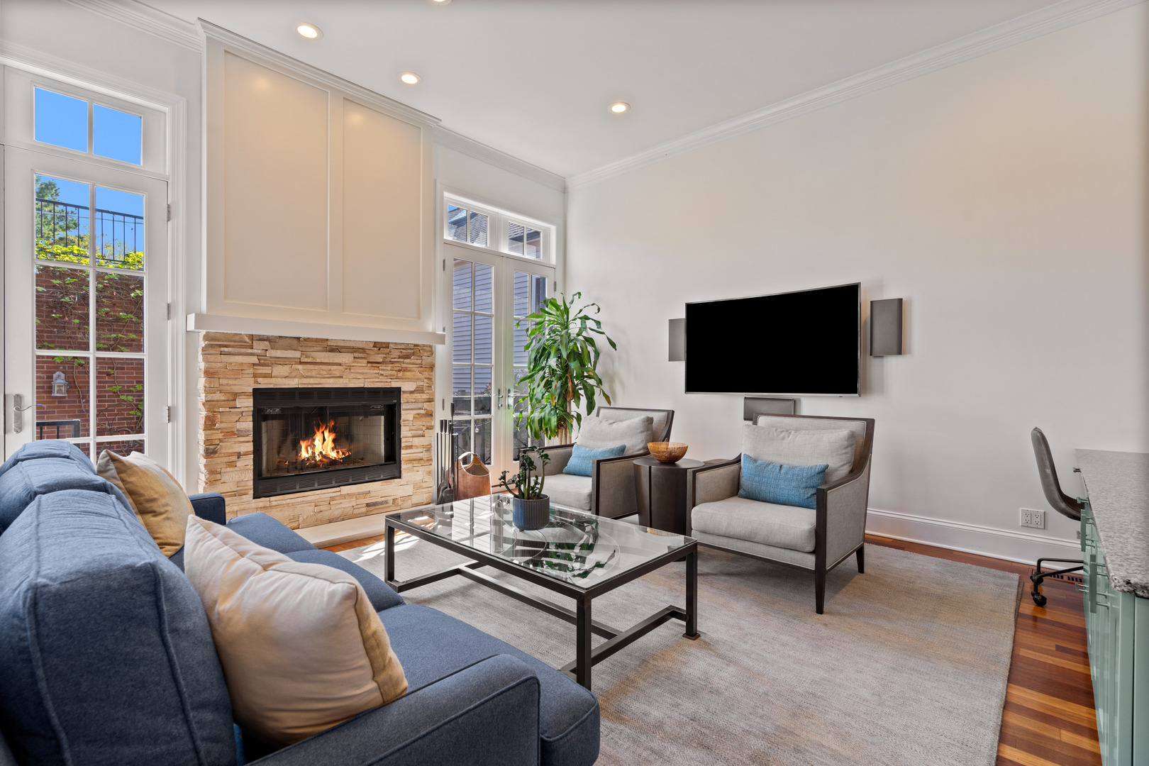 1243 W Nelson Street