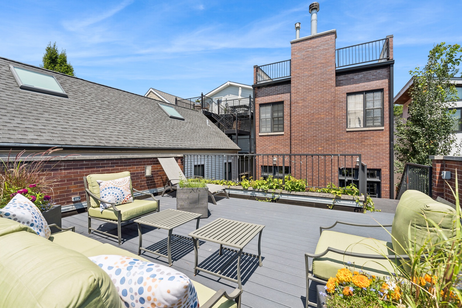 1243 W Nelson Street