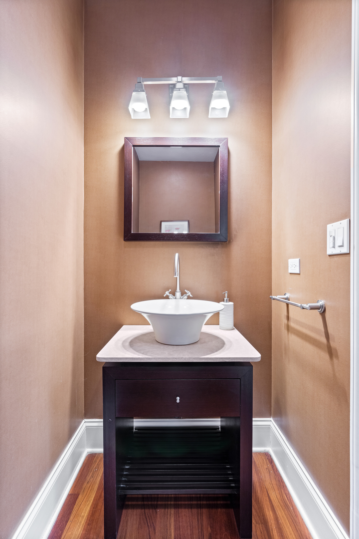 1243 W Nelson Street