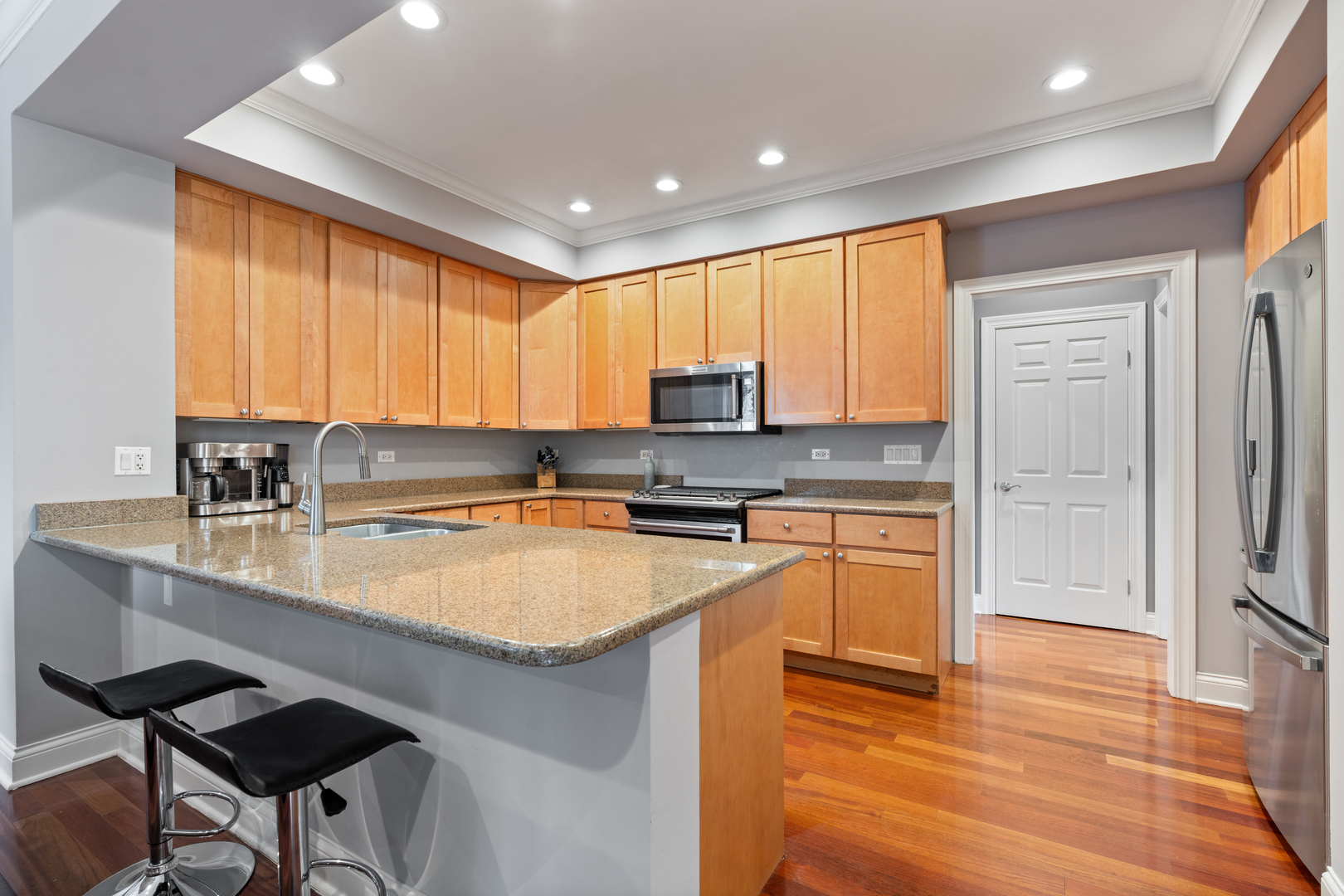 1056 W Lawrence Avenue Unit: 2C