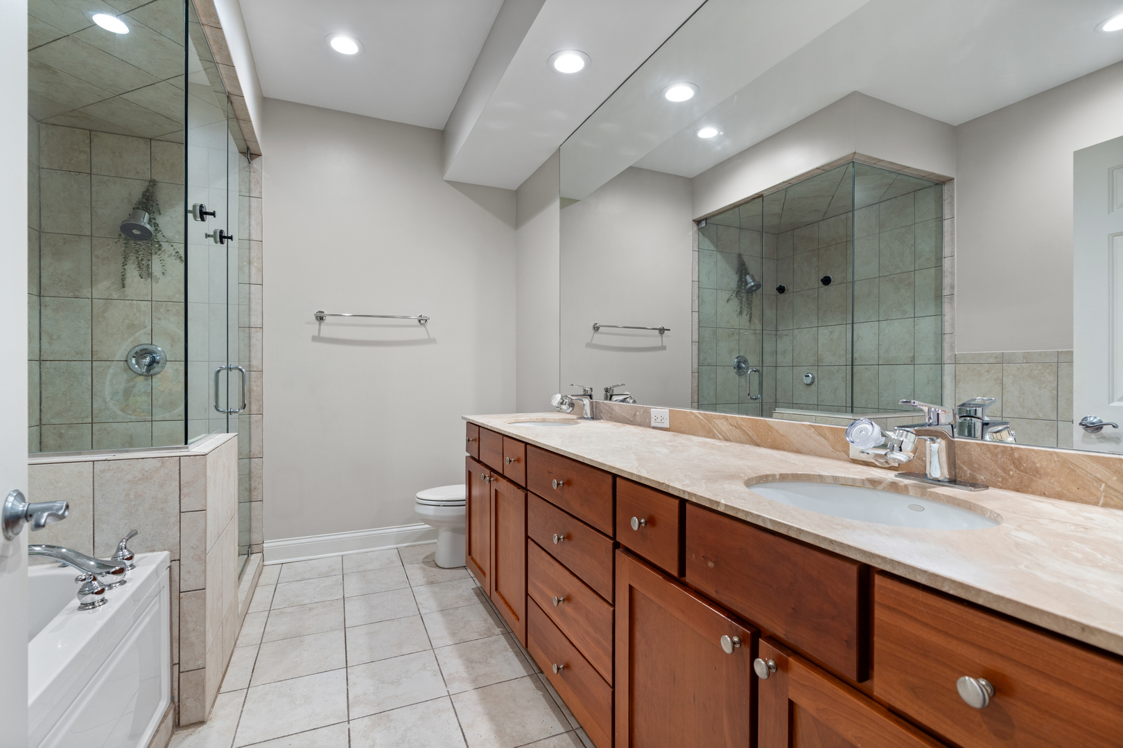 1056 W Lawrence Avenue Unit: 2C