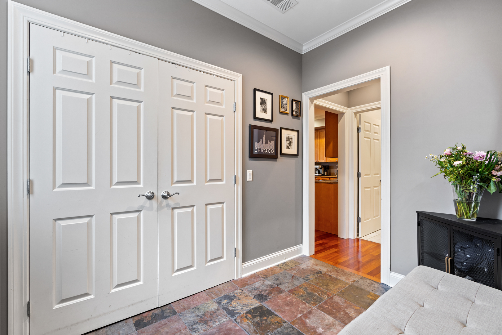 1056 W Lawrence Avenue Unit: 2C