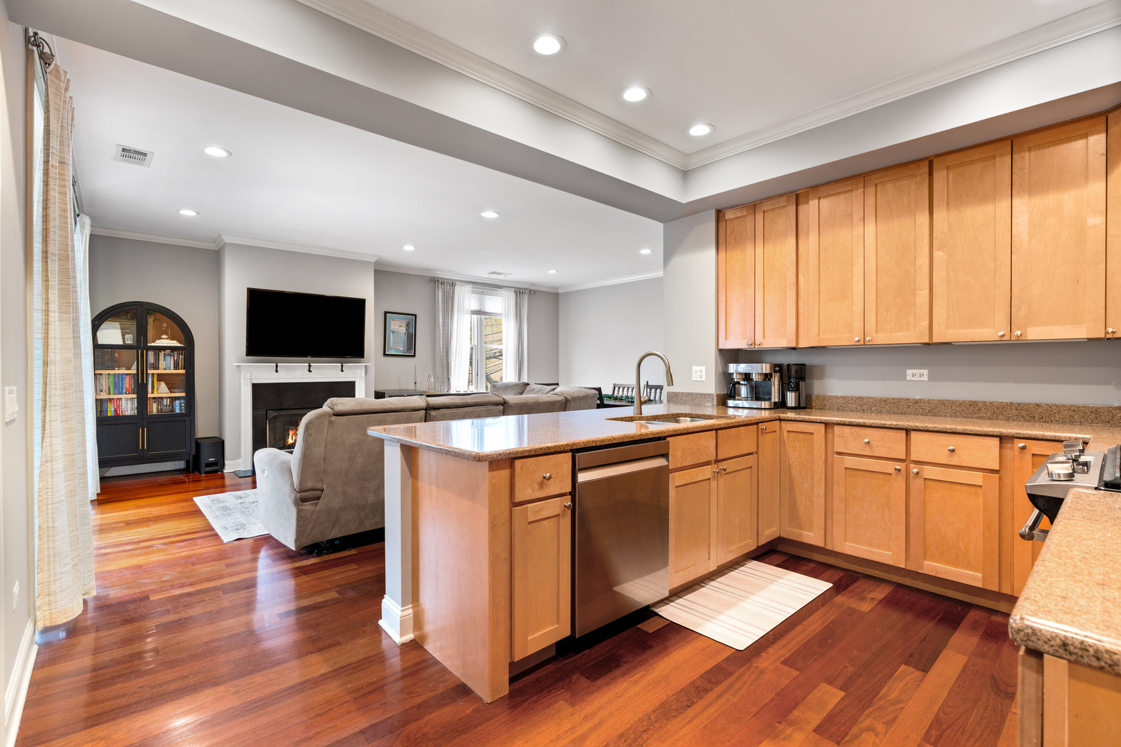 1056 W Lawrence Avenue Unit: 2C