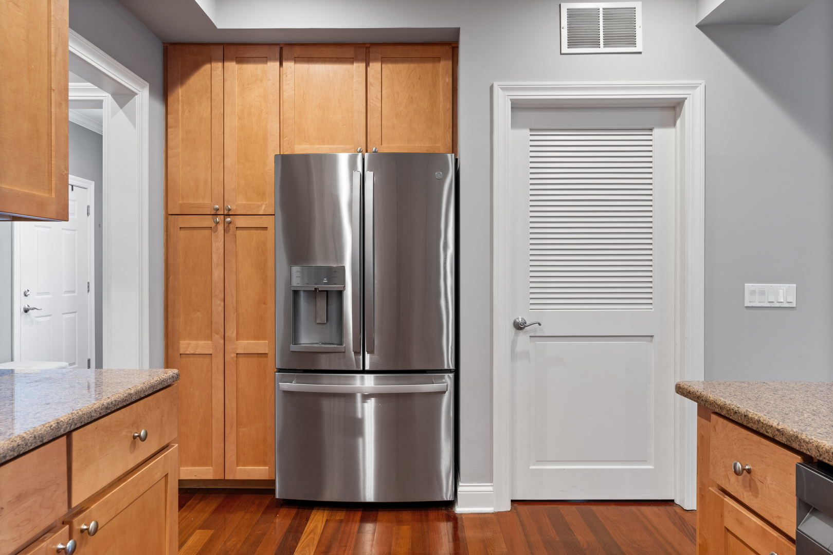 1056 W Lawrence Avenue Unit: 2C