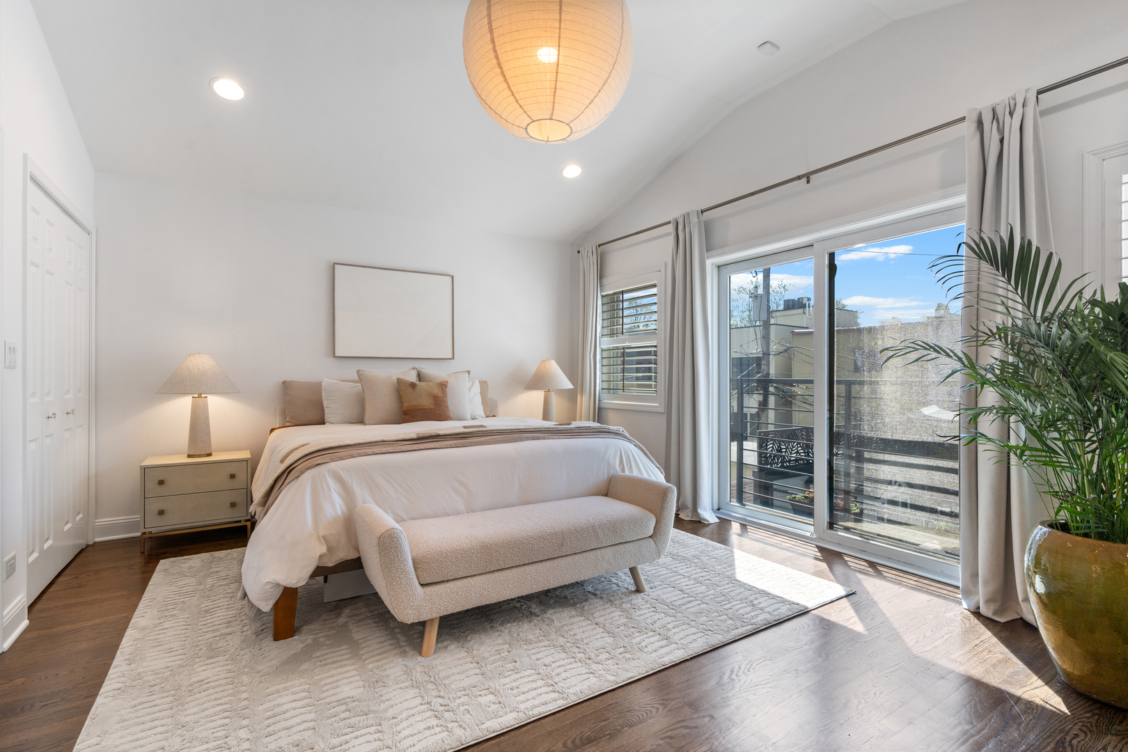 2131 W Dickens Avenue