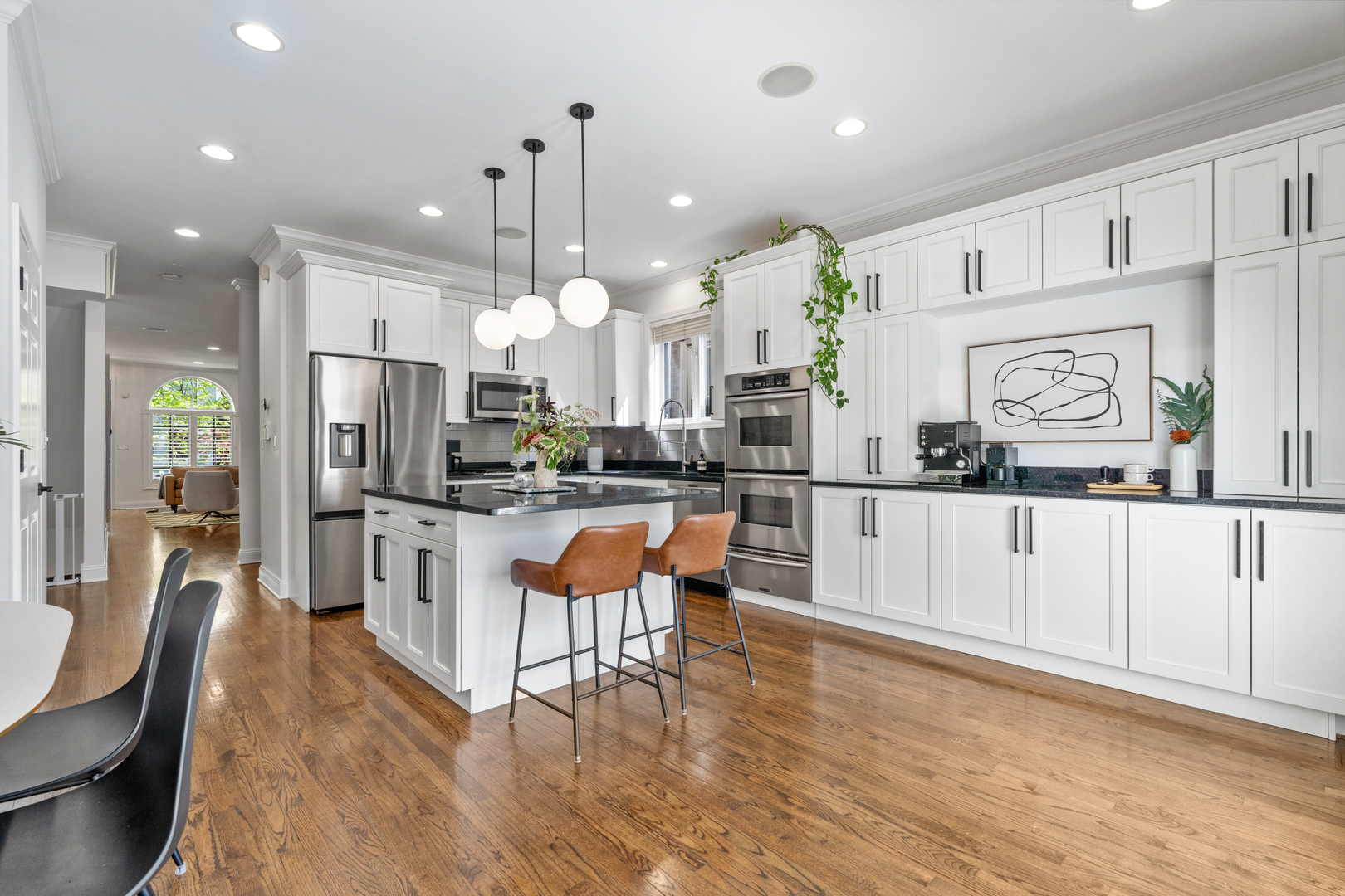 2131 W Dickens Avenue