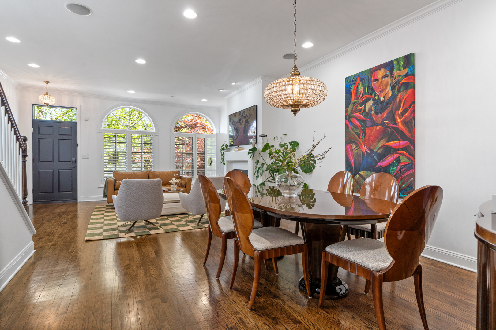 2131 W Dickens Avenue