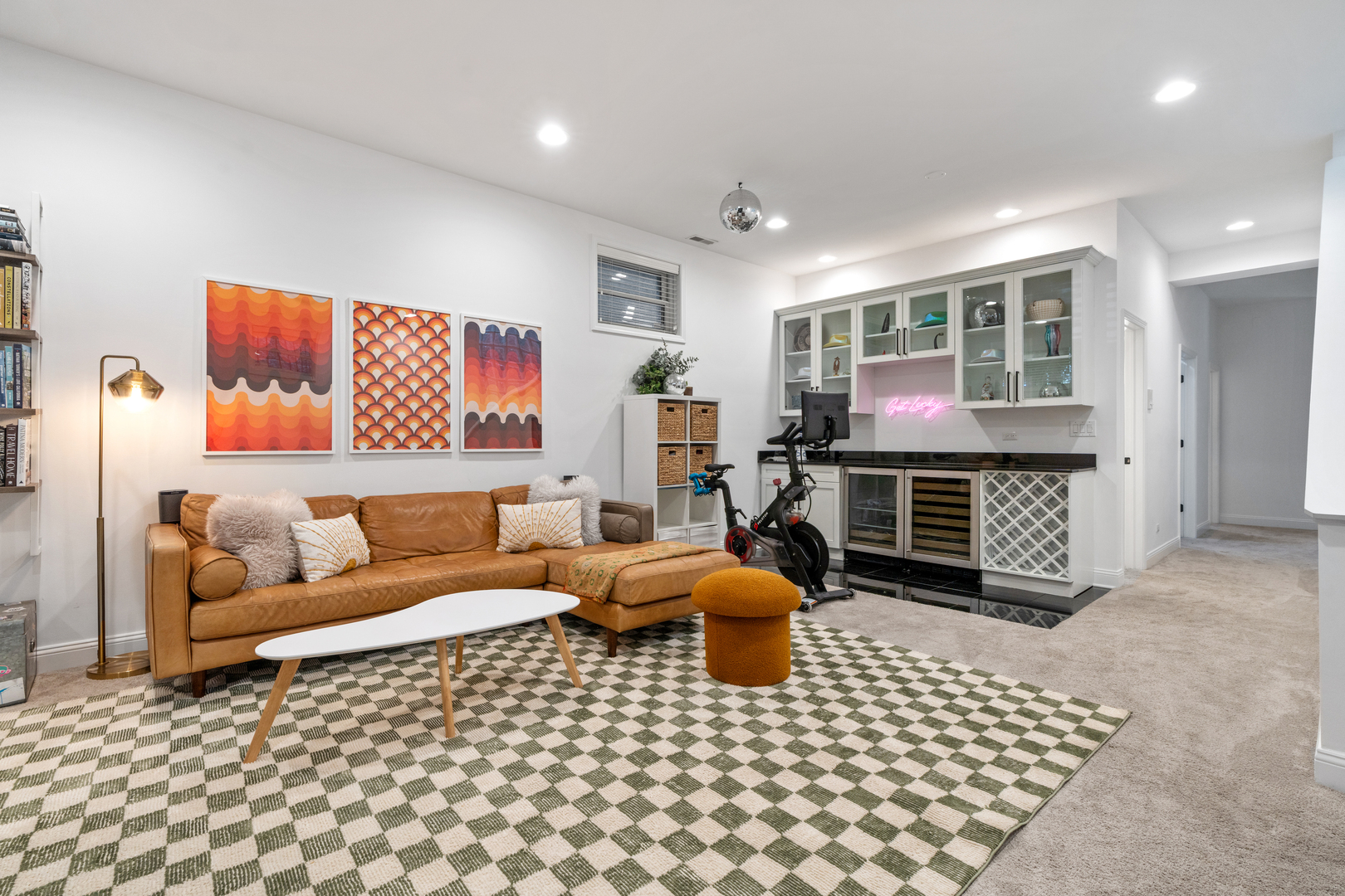 2131 W Dickens Avenue