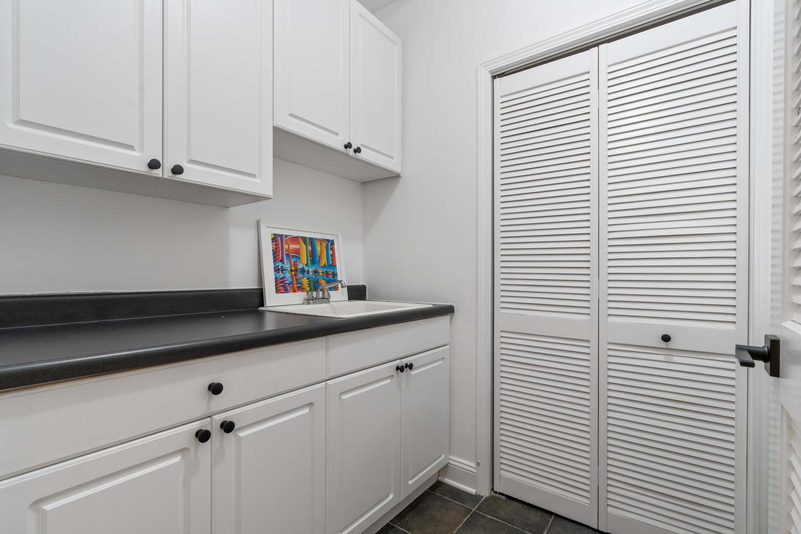 2131 W Dickens Avenue