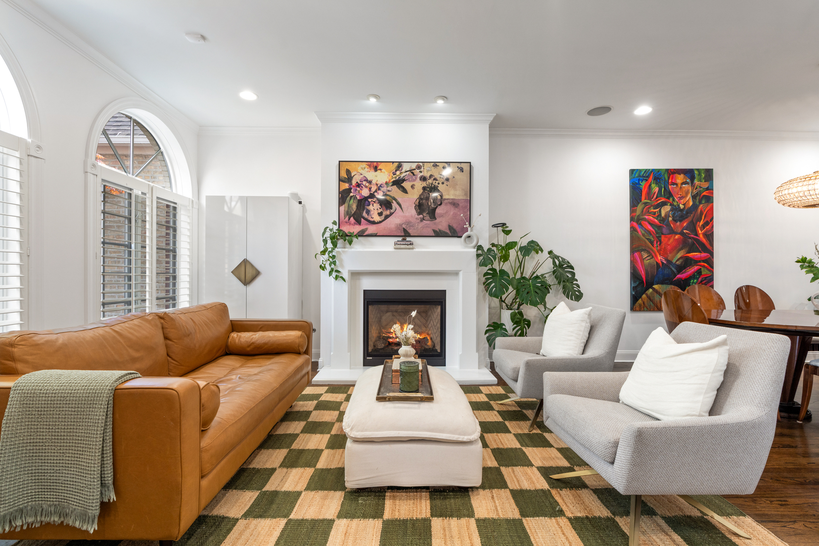 2131 W Dickens Avenue